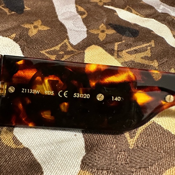 Louis Vuitton sunglasses - Picture 6 of 10